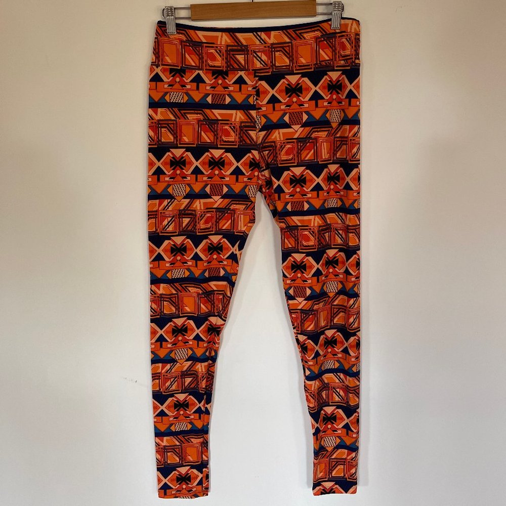 20% off 3+ items LuLaRoe cute geometric leggings in Tall & Curvy. NEVER WORN!